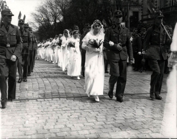 LA TOMA DEL PODER DE HITLER: LA JUVENTUD,CHICOS Y CHICAS, EN EL PROYECTO NAZI 6ª parte