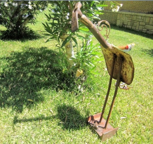 Pájaro de Hierro, Caracol y Lindo Pajarito. (Fábula Moderna)